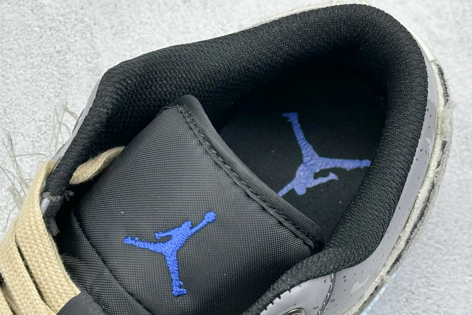  终端放店
FS版 Air Jordan 1 Low 浪钓钓手过度捕捞
整体围绕熊猫恶作剧乘浪钓手主题设