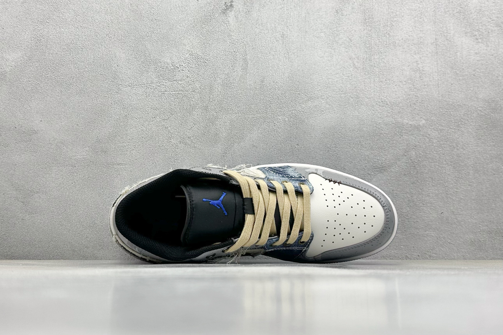  终端放店
FS版 Air Jordan 1 Low 浪钓钓手过度捕捞
整体围绕熊猫恶作剧乘浪钓手主题设