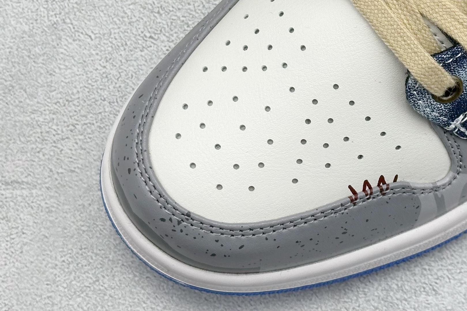  终端放店
FS版 Air Jordan 1 Low 浪钓钓手过度捕捞
整体围绕熊猫恶作剧乘浪钓手主题设