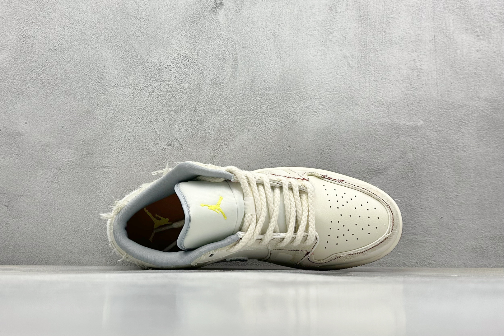  终端放店
FS版 Air Jordan 1 Low 引线牵梦烟霞续绕
整体围绕熊猫恶作剧乘浪钓手主题设