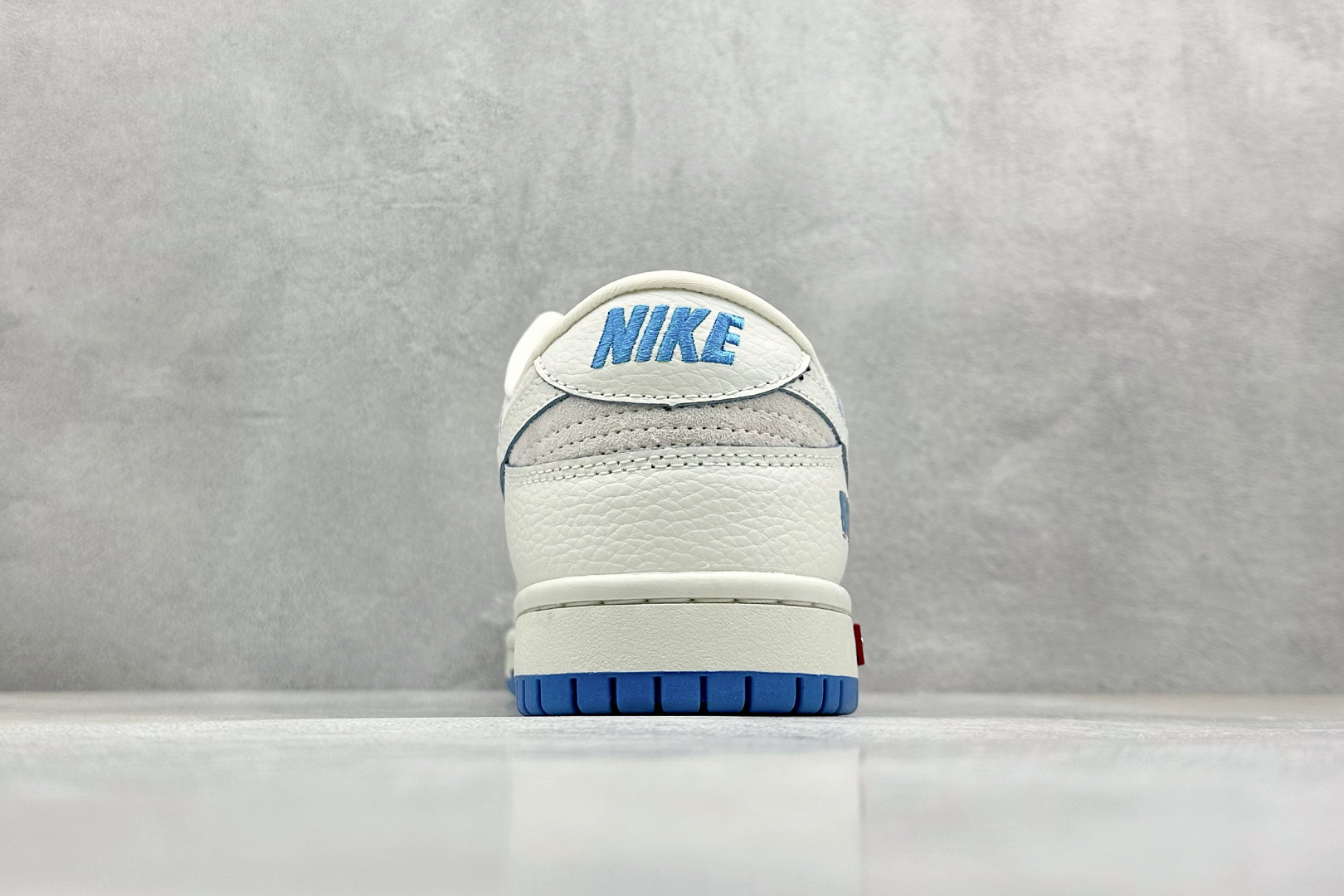  终端放店
SC版 Nike SB Dunk Low 联名三勾 奶白
低帮休闲运动滑板板鞋  大厂纯原品