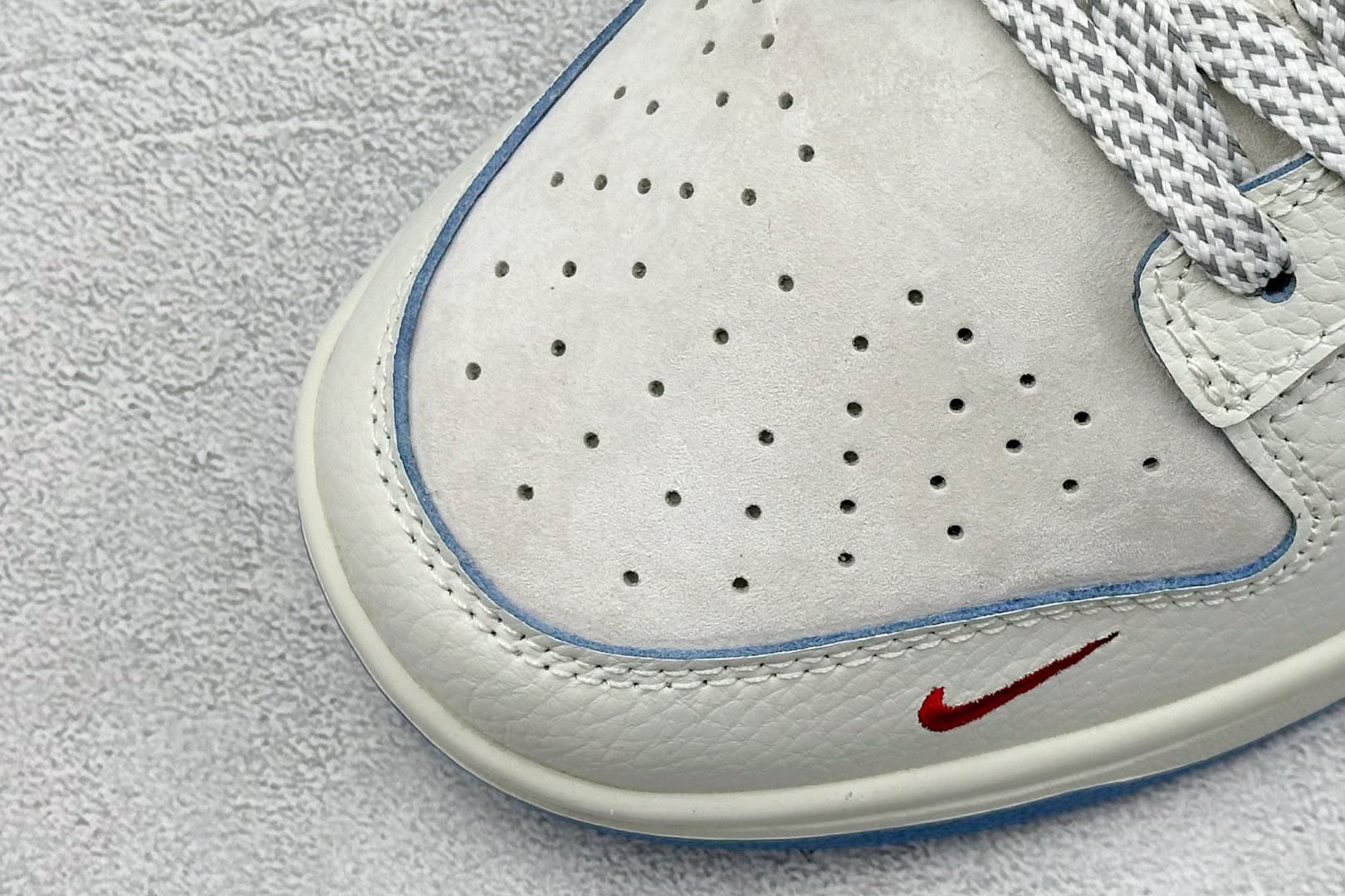  终端放店
SC版 Nike SB Dunk Low 联名三勾 奶白
低帮休闲运动滑板板鞋  大厂纯原品