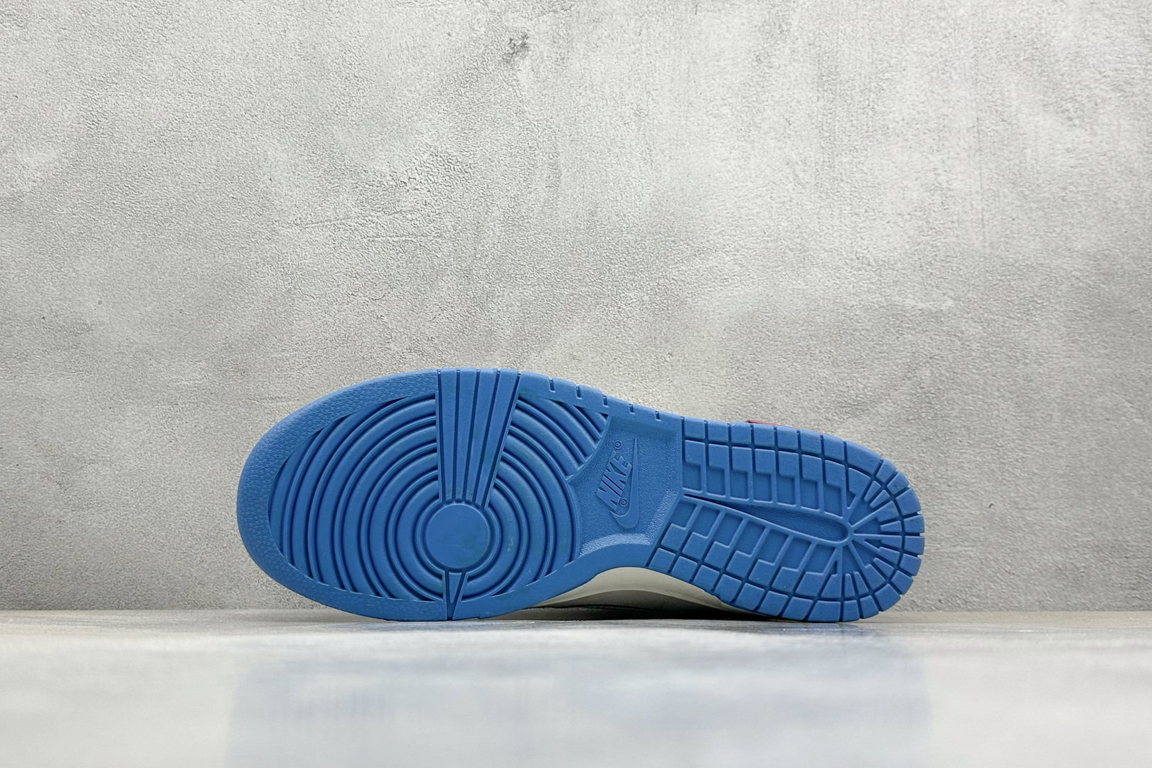  终端放店
SC版 Nike SB Dunk Low 联名三勾 奶白
低帮休闲运动滑板板鞋  大厂纯原品