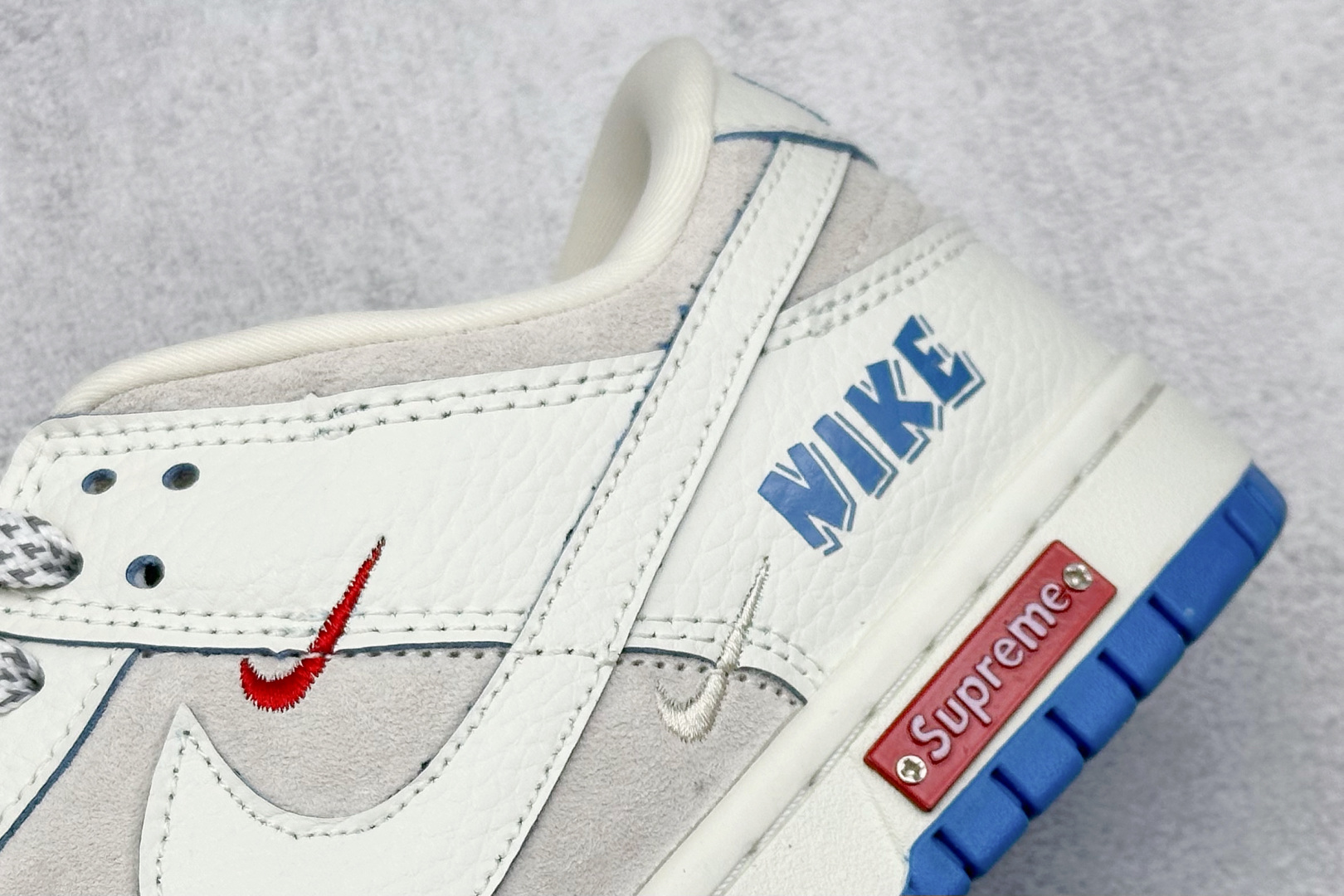  终端放店
SC版 Nike SB Dunk Low 联名三勾 奶白
低帮休闲运动滑板板鞋  大厂纯原品