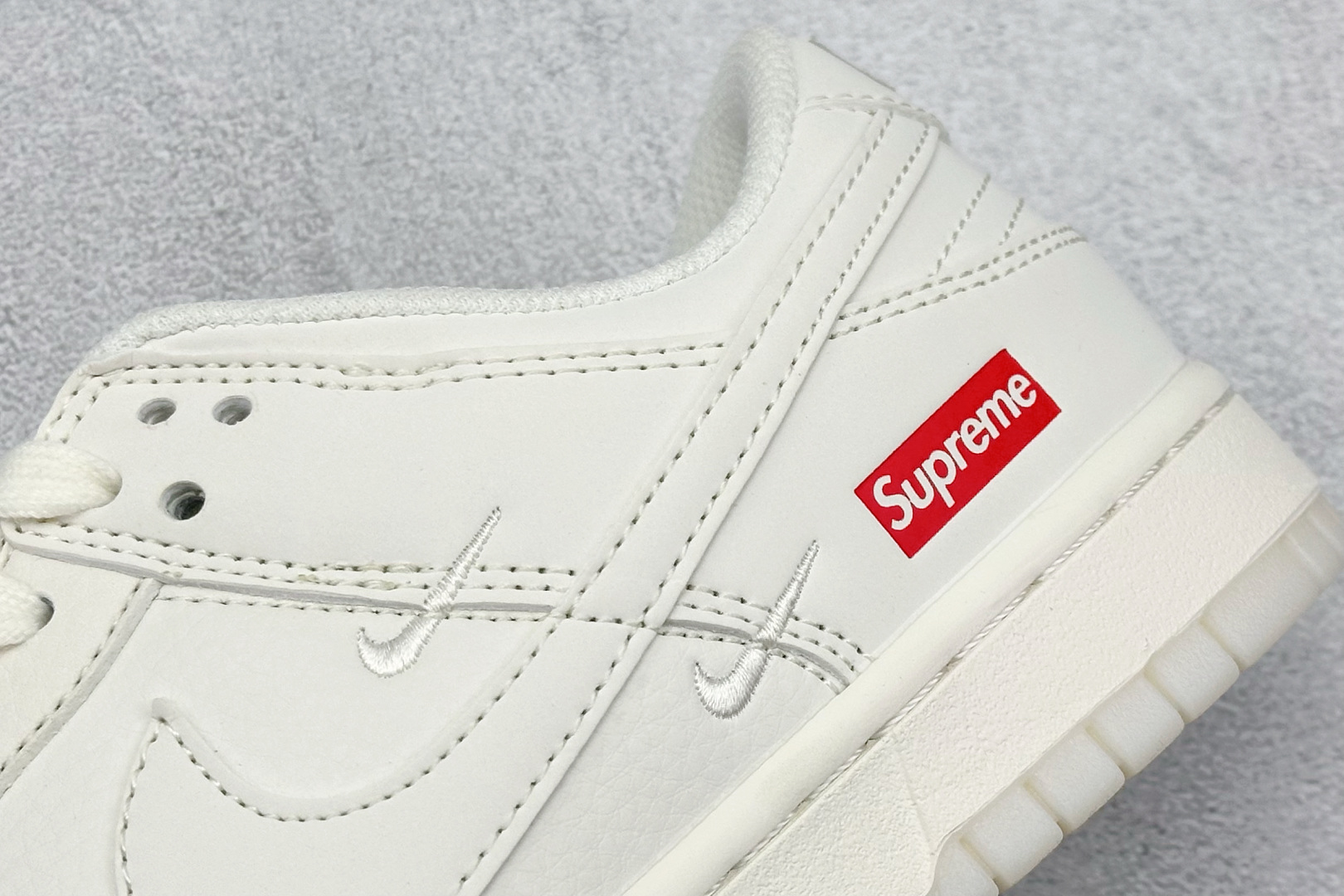  终端放店
XC版 Nike SB Dunk Low Supreme限定
纯原大厂出品 极力推荐 
原装