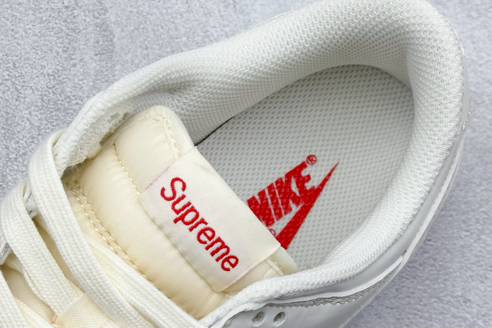  终端放店
XC版 Nike SB Dunk Low Supreme限定
纯原大厂出品 极力推荐 
原装
