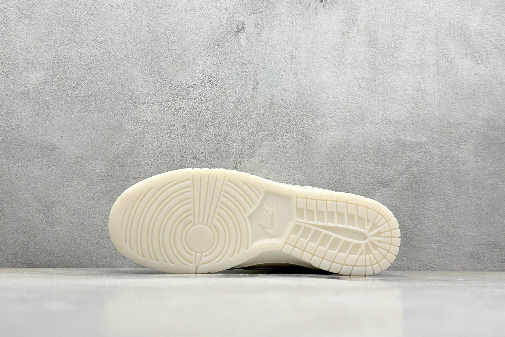  终端放店
XC版 Nike SB Dunk Low Supreme限定
纯原大厂出品 极力推荐 
原装