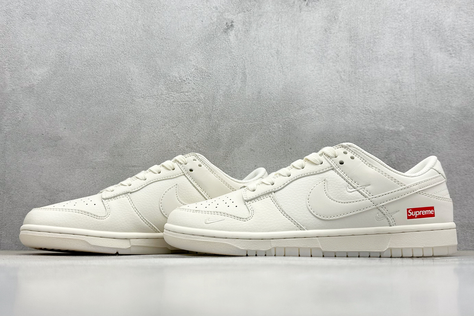 终端放店
XC版 Nike SB Dunk Low Supreme限定
纯原大厂出品 极力推荐 
原装
