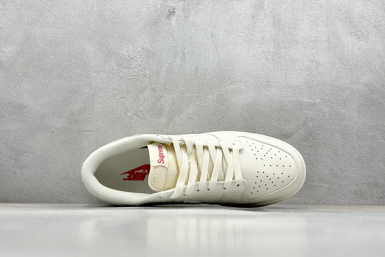  终端放店
XC版 Nike SB Dunk Low Supreme限定
纯原大厂出品 极力推荐 
原装