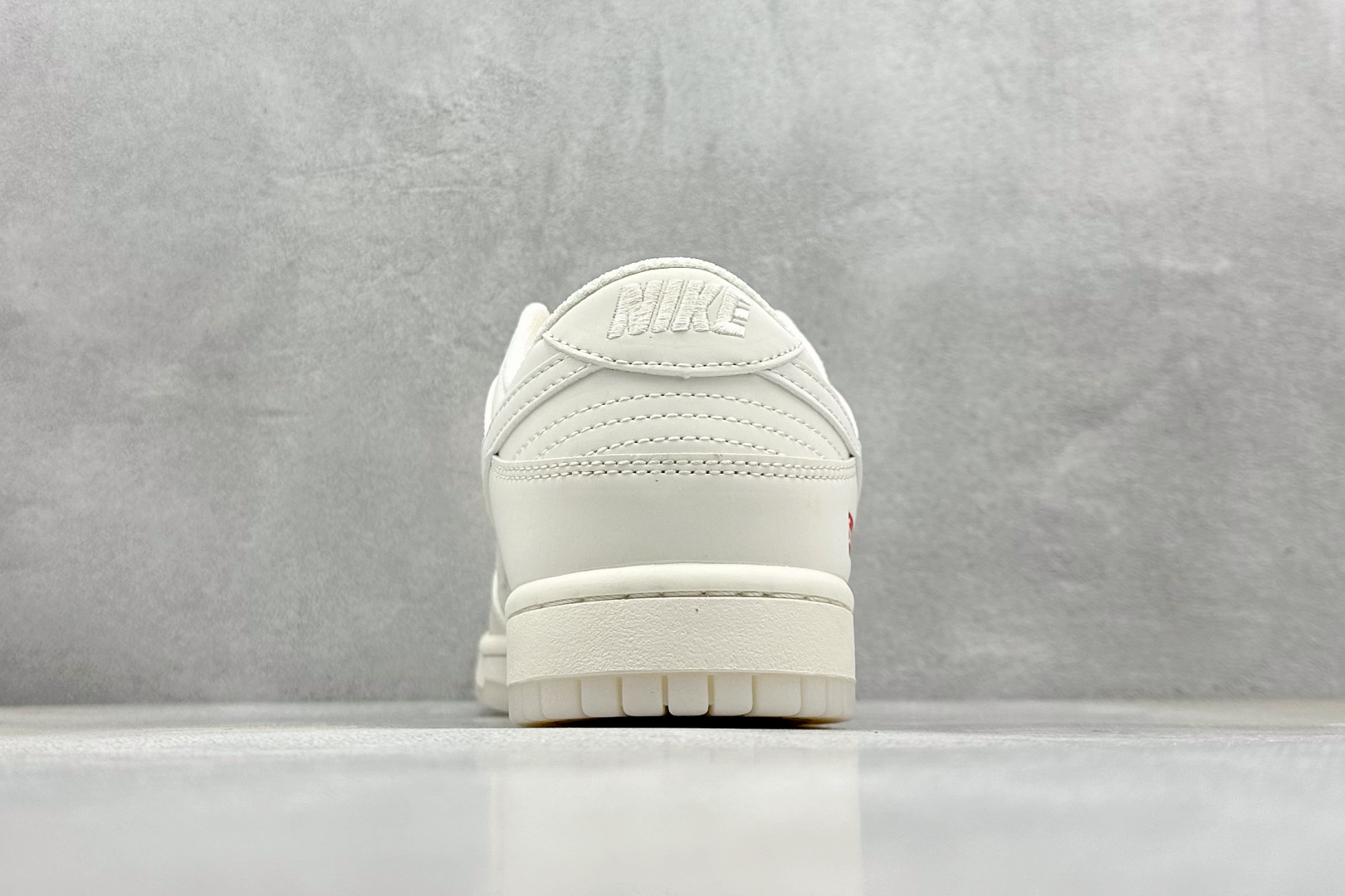 终端放店
XC版 Nike SB Dunk Low Supreme限定
纯原大厂出品 极力推荐 
原装