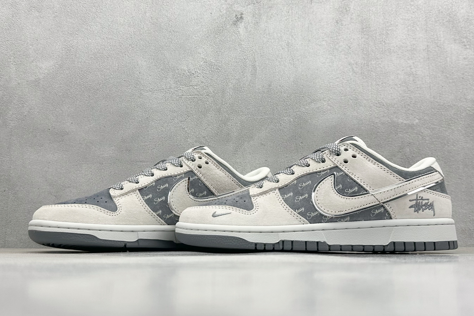  终端放店
XC版 Nike SB Dunk Low x Stussy 灰蓝翻毛小钩
纯原大厂出品 极力