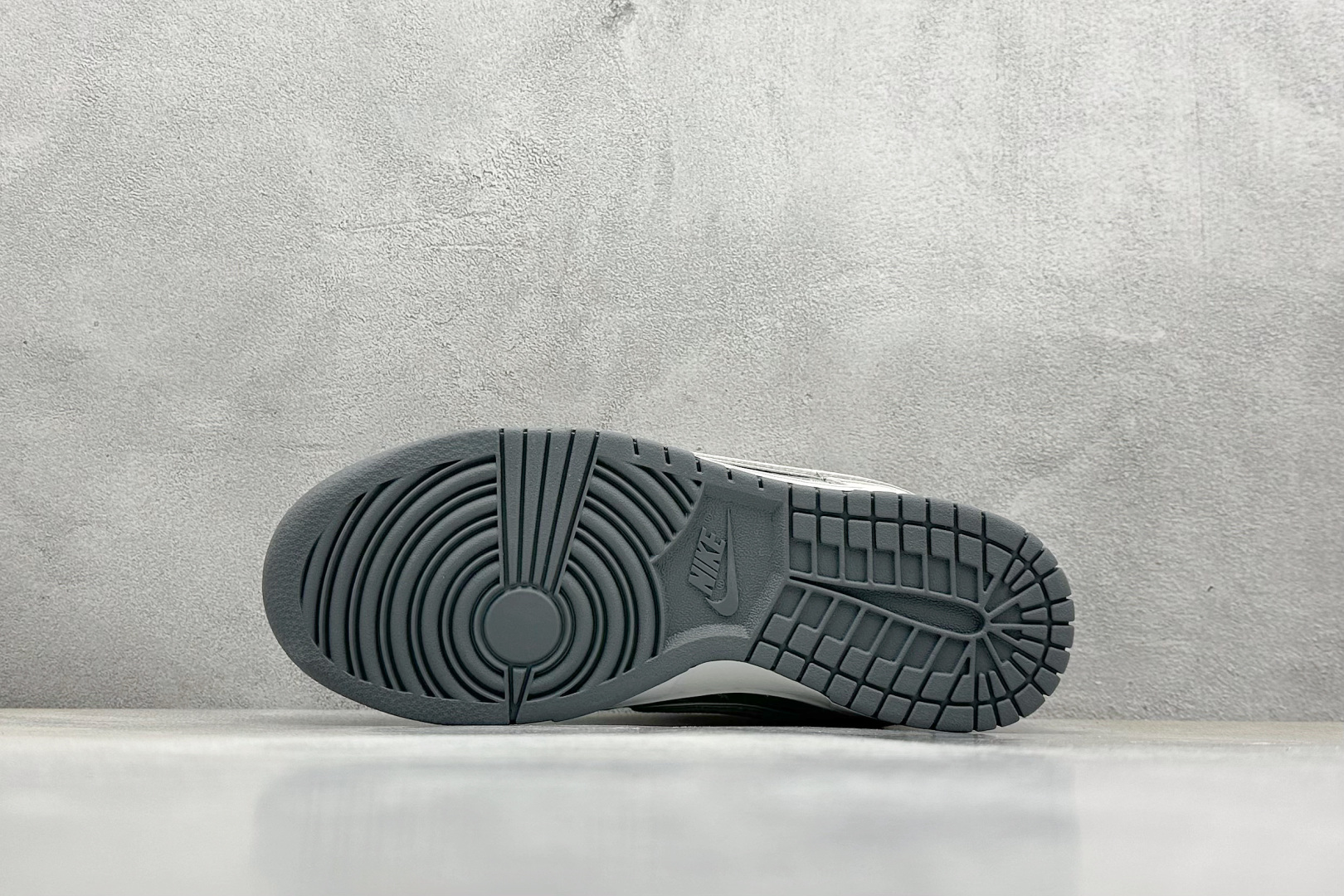  终端放店
XC版 Nike SB Dunk Low x Stussy 灰蓝翻毛小钩
纯原大厂出品 极力