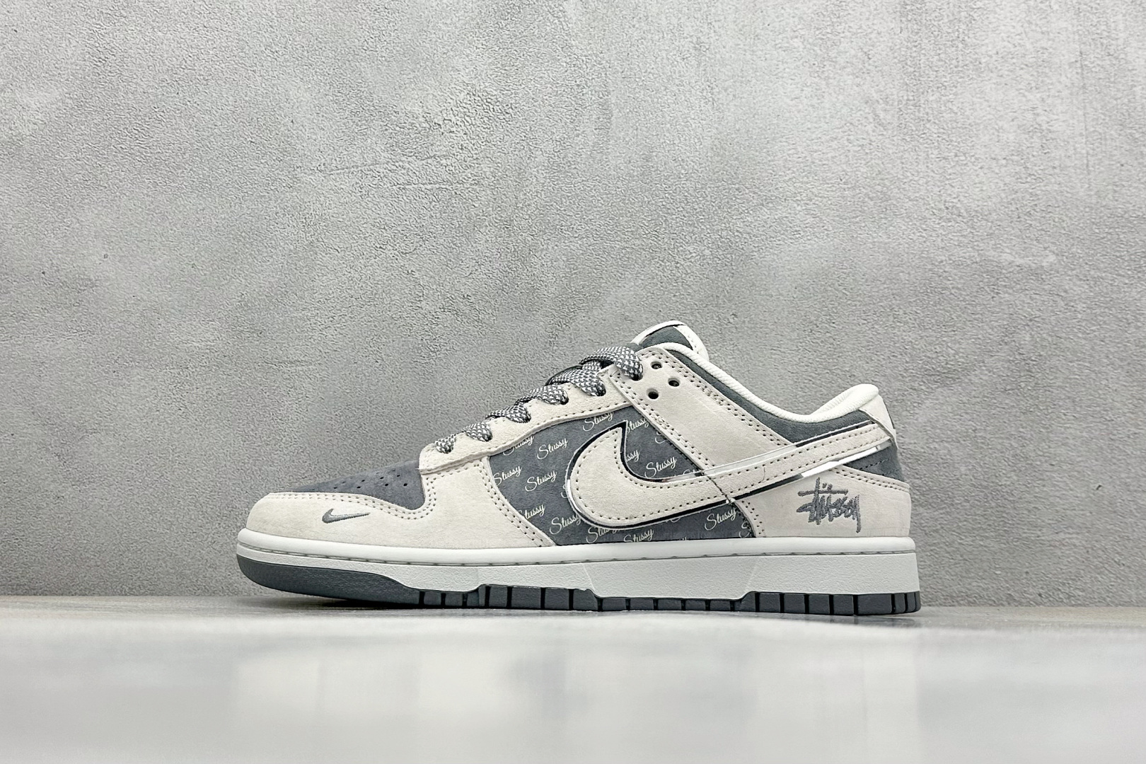  终端放店
XC版 Nike SB Dunk Low x Stussy 灰蓝翻毛小钩
纯原大厂出品 极力