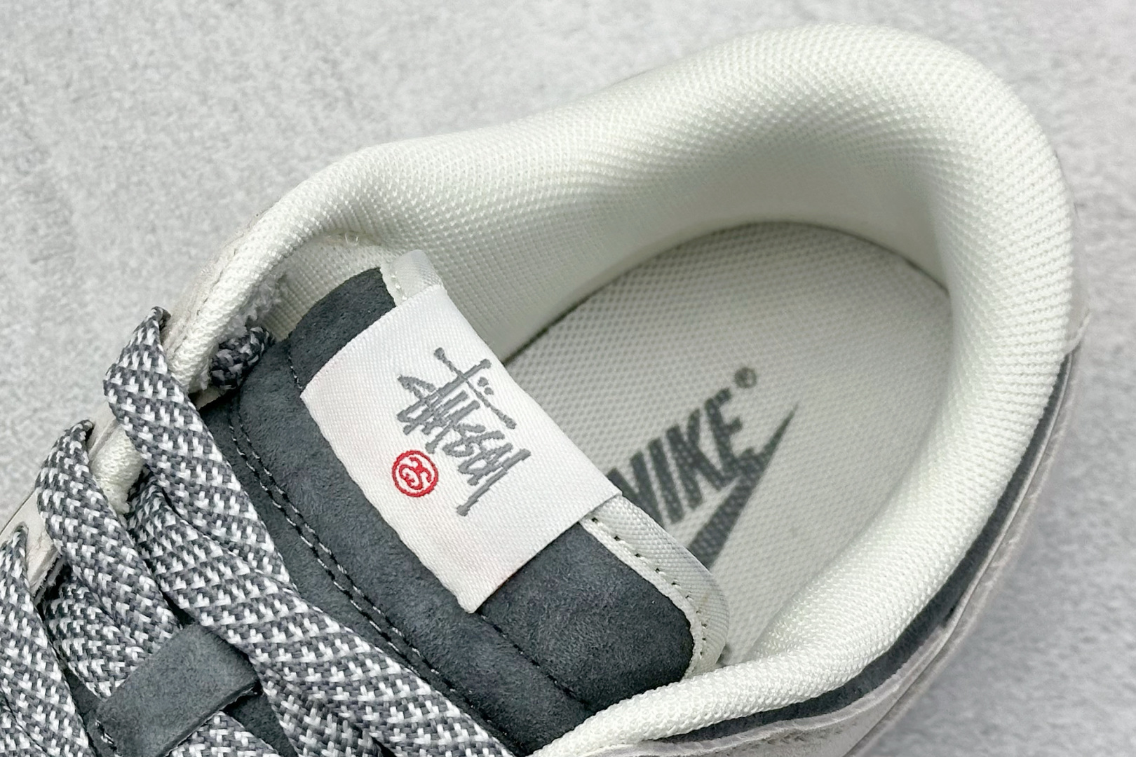  终端放店
XC版 Nike SB Dunk Low x Stussy 灰蓝翻毛小钩
纯原大厂出品 极力