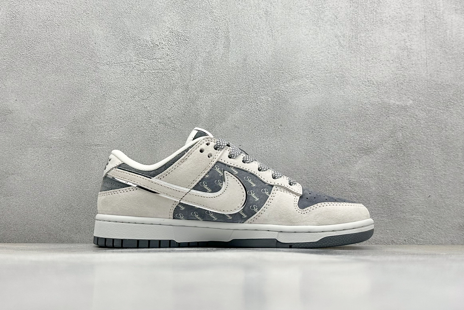  终端放店
XC版 Nike SB Dunk Low x Stussy 灰蓝翻毛小钩
纯原大厂出品 极力