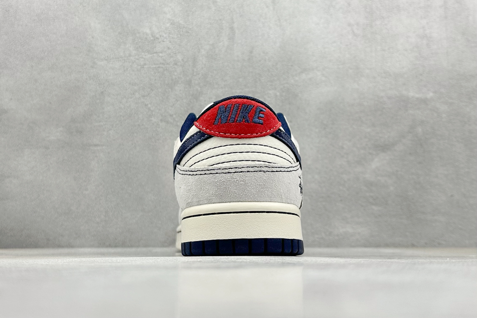  终端放店
XC版 Nike SB Dunk Low x Stussy 白蓝红双小钩
纯原大厂出品 极力