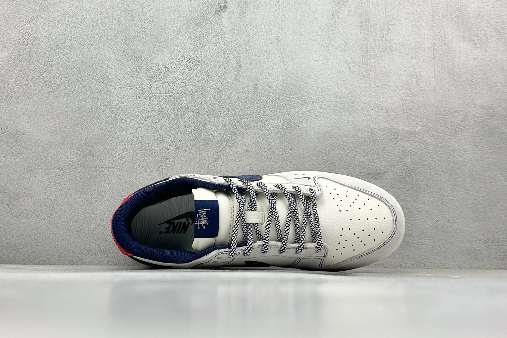  终端放店
XC版 Nike SB Dunk Low x Stussy 白蓝红双小钩
纯原大厂出品 极力