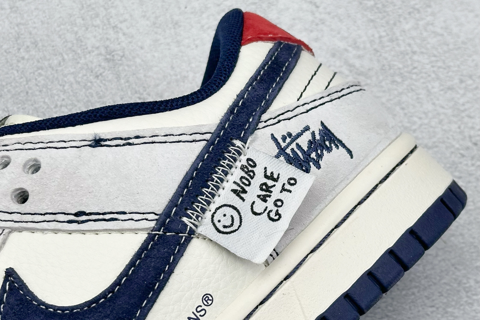  终端放店
XC版 Nike SB Dunk Low x Stussy 白蓝红双小钩
纯原大厂出品 极力