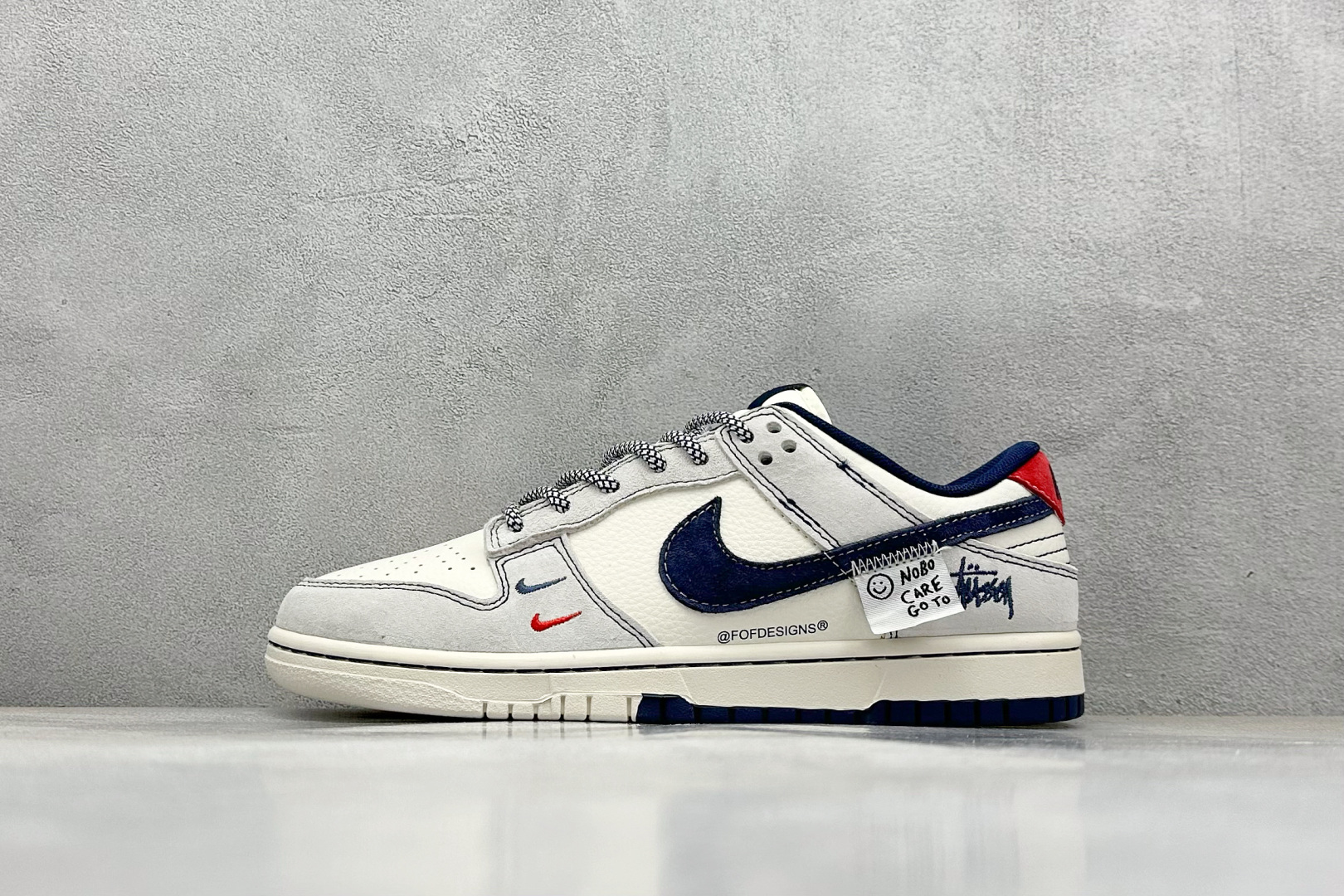 终端放店
XC版 Nike SB Dunk Low x Stussy 白蓝红双小钩
纯原大厂出品 极力