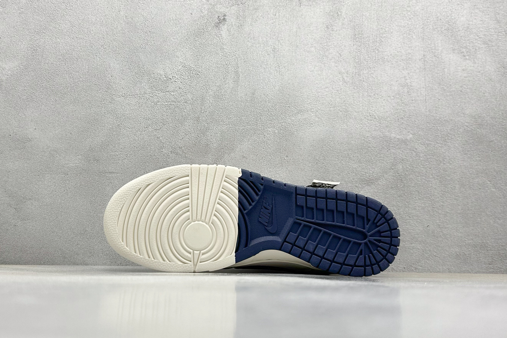  终端放店
XC版 Nike SB Dunk Low x Stussy 白蓝红双小钩
纯原大厂出品 极力