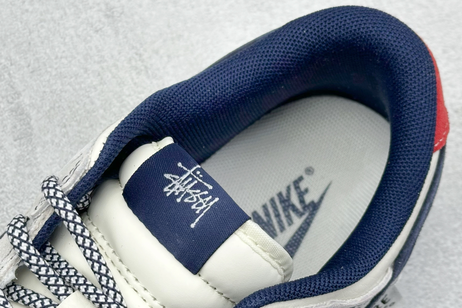  终端放店
XC版 Nike SB Dunk Low x Stussy 白蓝红双小钩
纯原大厂出品 极力