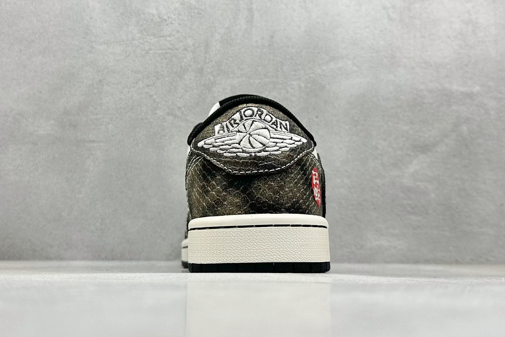 终端放店
XC版 Travis Scott x Fragment Design x Air Jorda