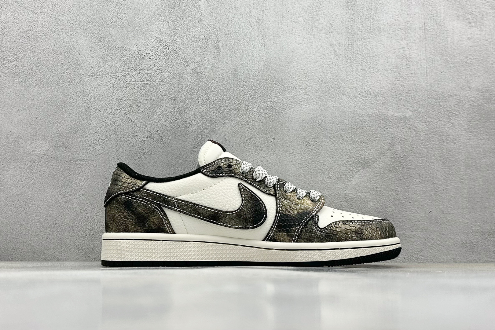 终端放店
XC版 Travis Scott x Fragment Design x Air Jorda
