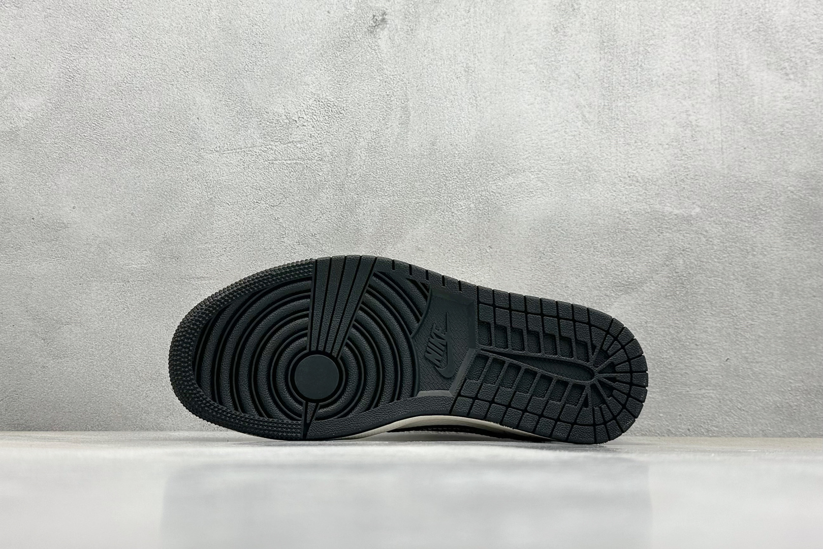 终端放店
XC版 Travis Scott x Fragment Design x Air Jorda