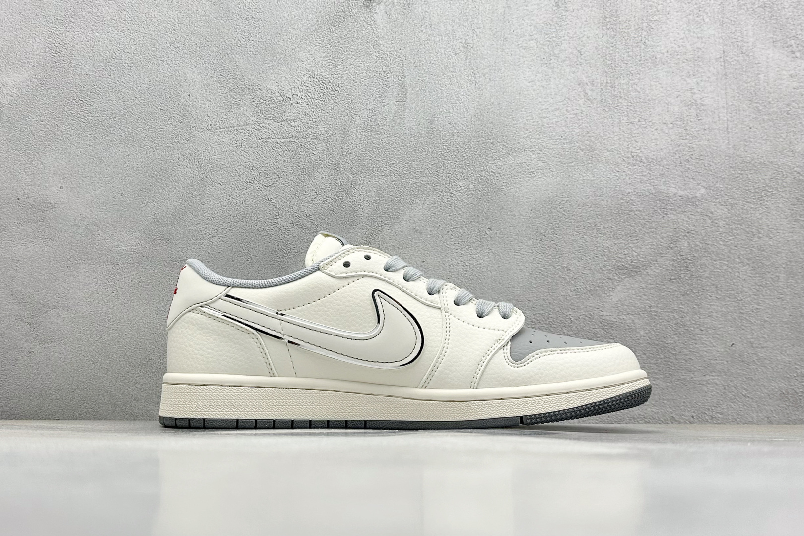 终端放店
XC版 Travis Scott x Fragment Design x Air Jorda