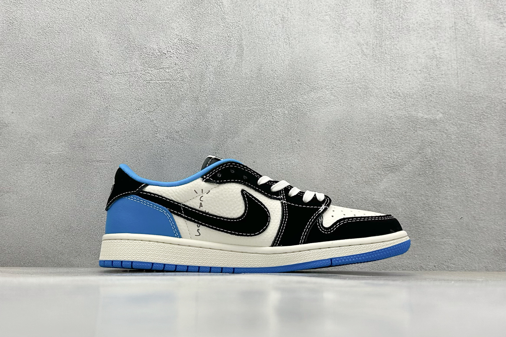终端放店
XC版 Travis Scott x Fragment Design x Air Jorda