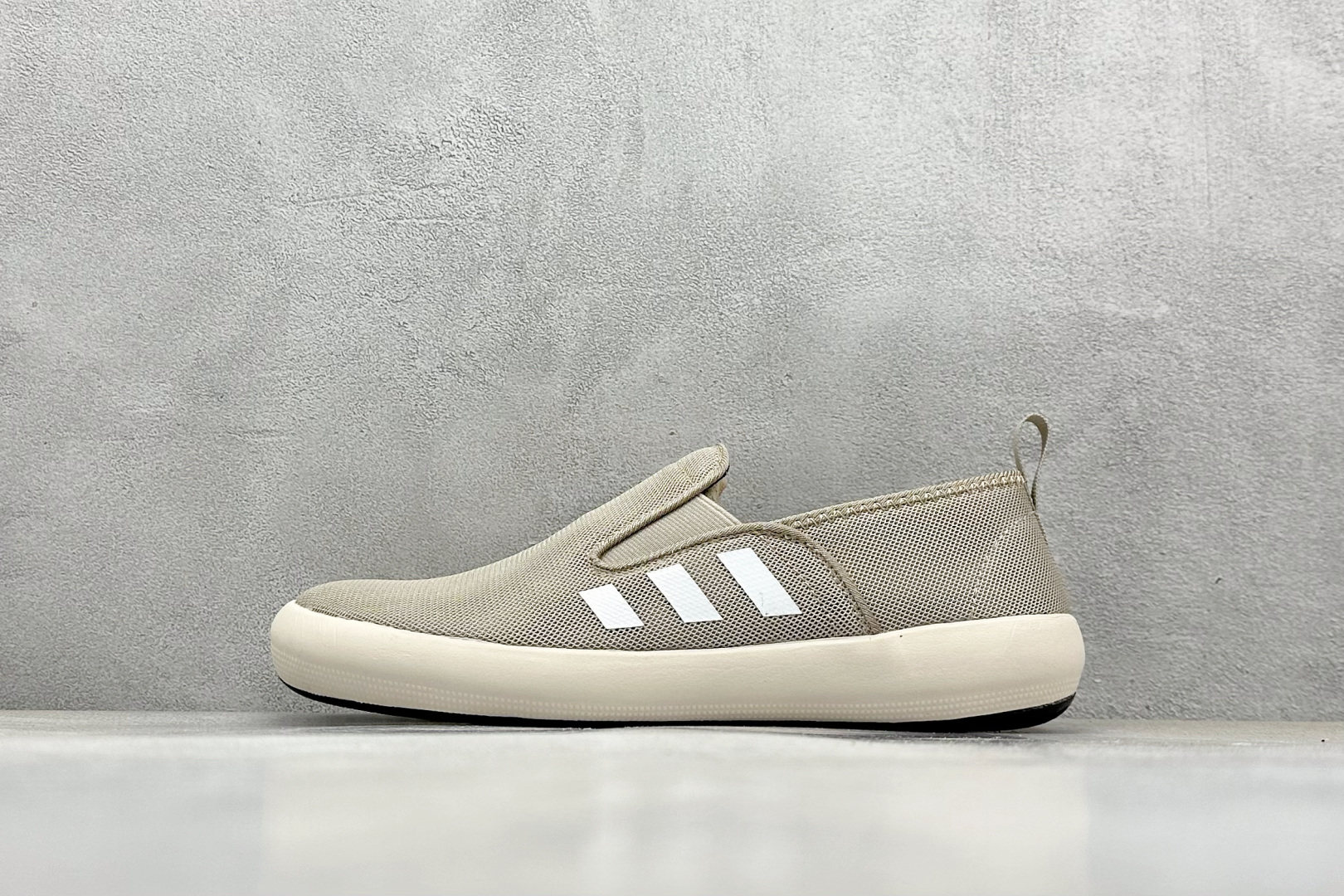  
AD TERREX  B SLIP-ON DLX
一脚蹬 网面透气 休闲百搭运动涉水鞋 

货号：I