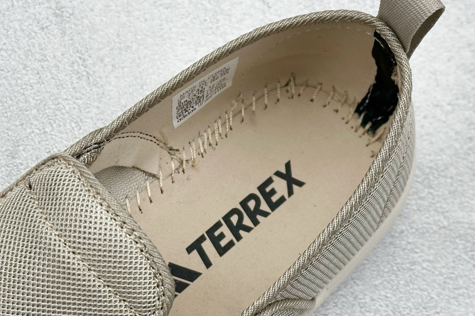  
AD TERREX  B SLIP-ON DLX
一脚蹬 网面透气 休闲百搭运动涉水鞋 

货号：I