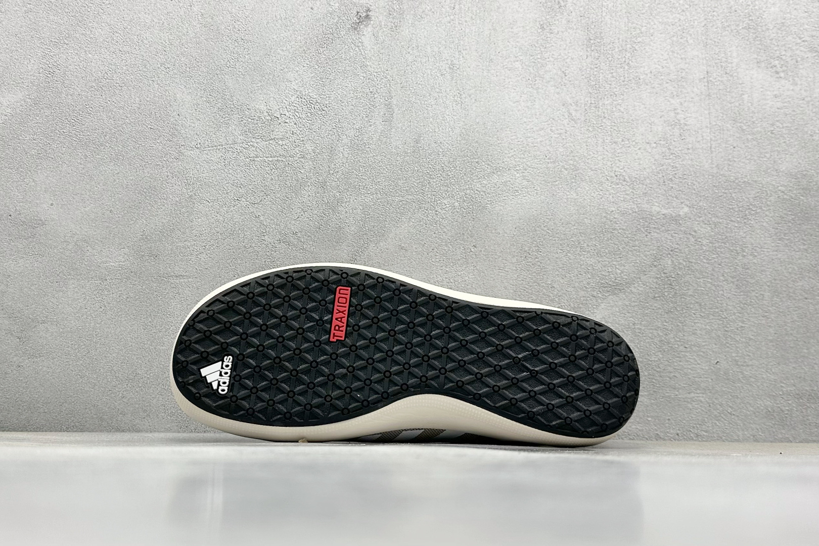  
AD TERREX  B SLIP-ON DLX
一脚蹬 网面透气 休闲百搭运动涉水鞋 

货号：I
