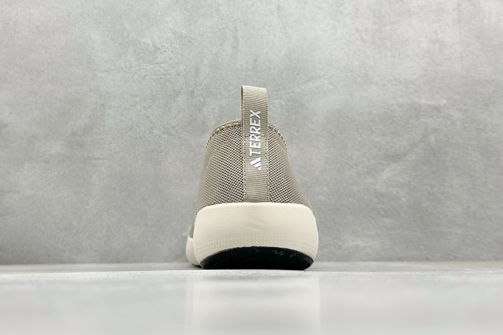  
AD TERREX  B SLIP-ON DLX
一脚蹬 网面透气 休闲百搭运动涉水鞋 

货号：I