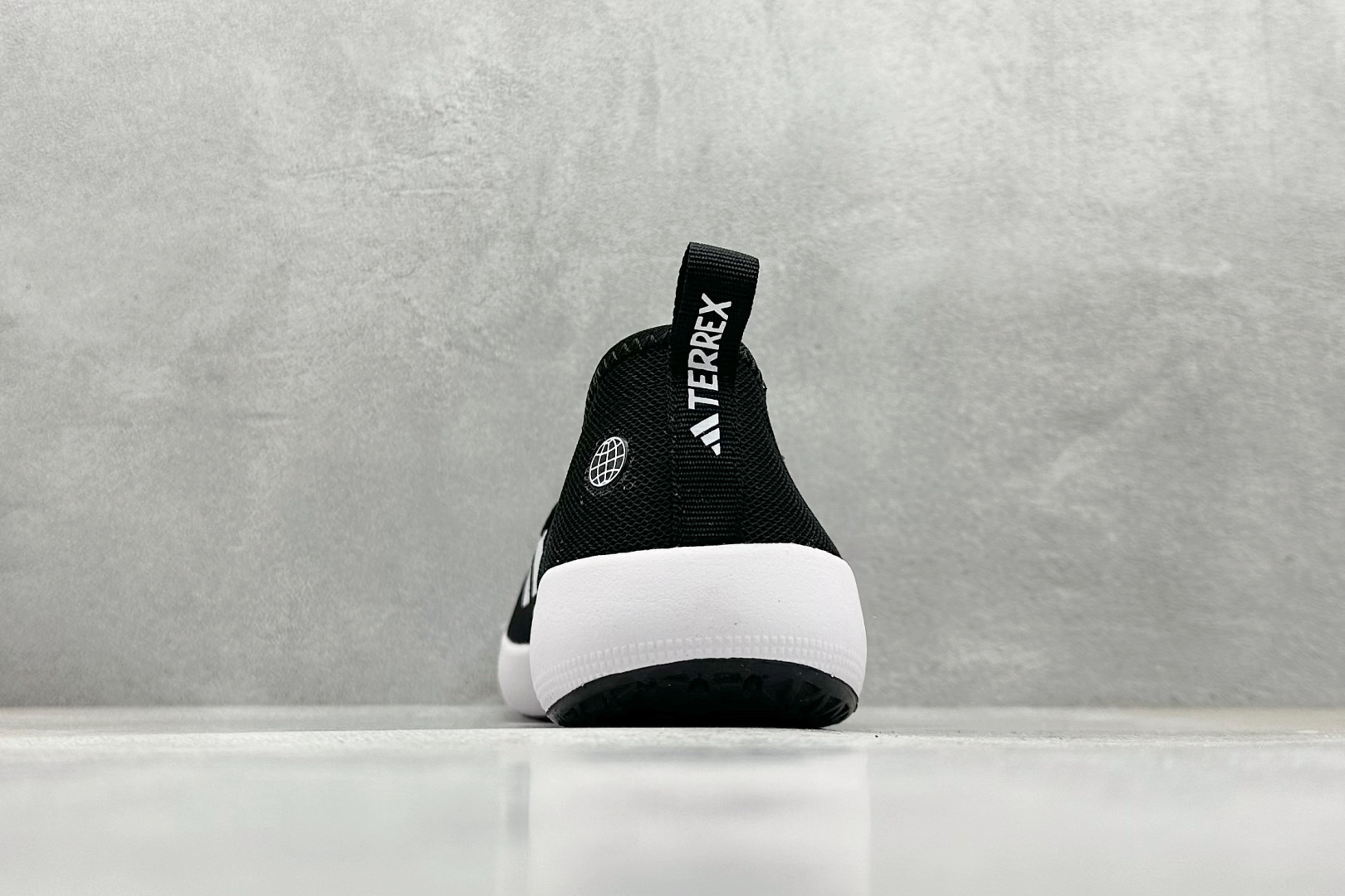  
AD TERREX  B SLIP-ON DLX
一脚蹬 网面透气 休闲百搭运动涉水鞋 

货号：H