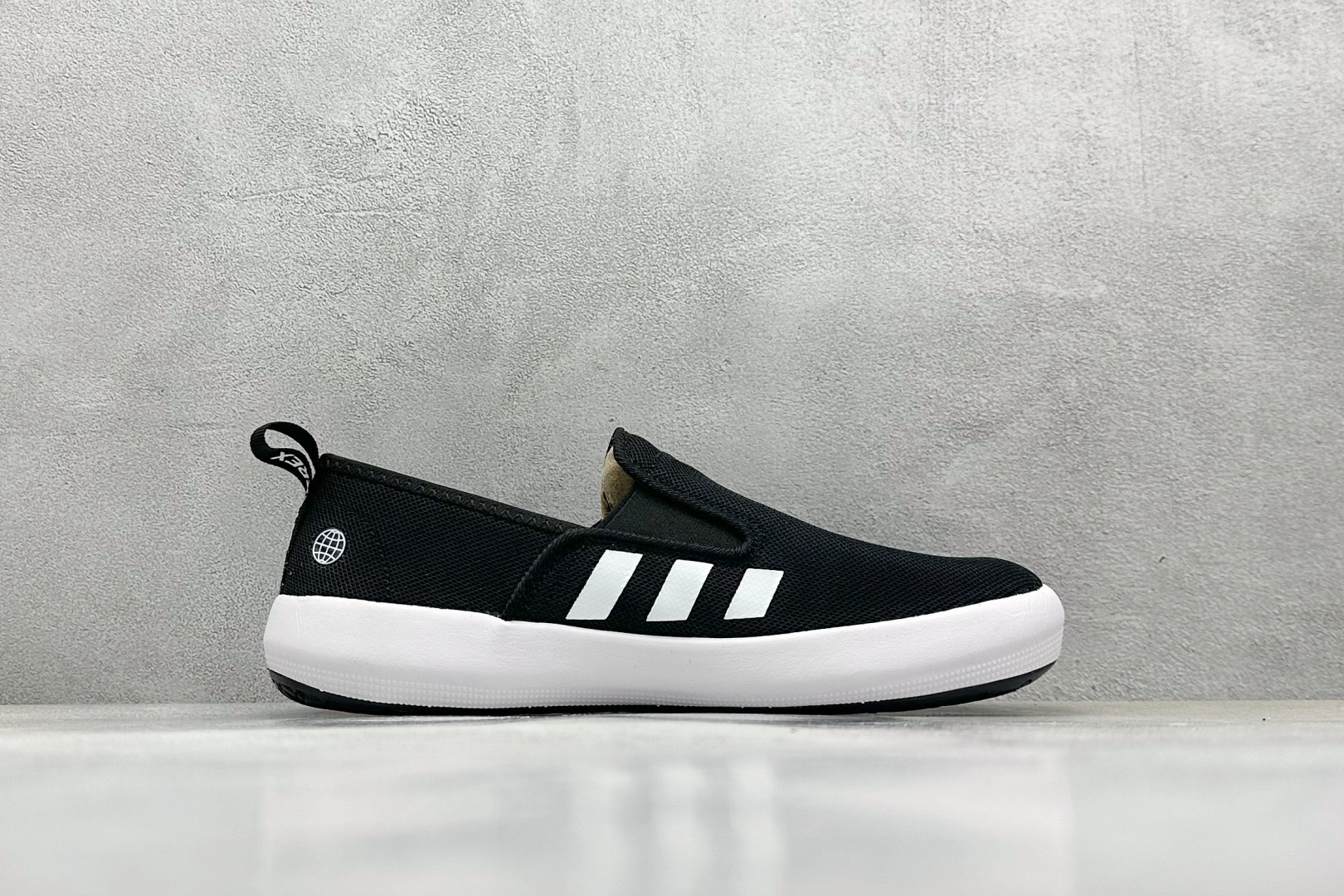  
AD TERREX  B SLIP-ON DLX
一脚蹬 网面透气 休闲百搭运动涉水鞋 

货号：H