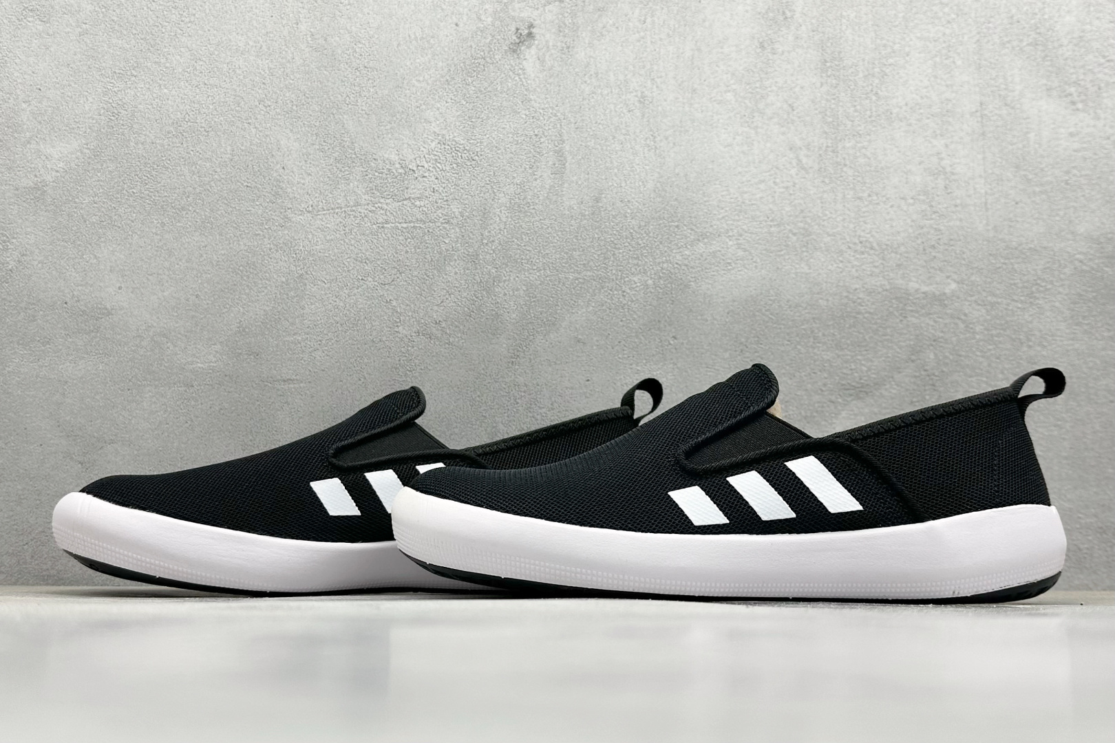  
AD TERREX  B SLIP-ON DLX
一脚蹬 网面透气 休闲百搭运动涉水鞋 

货号：H