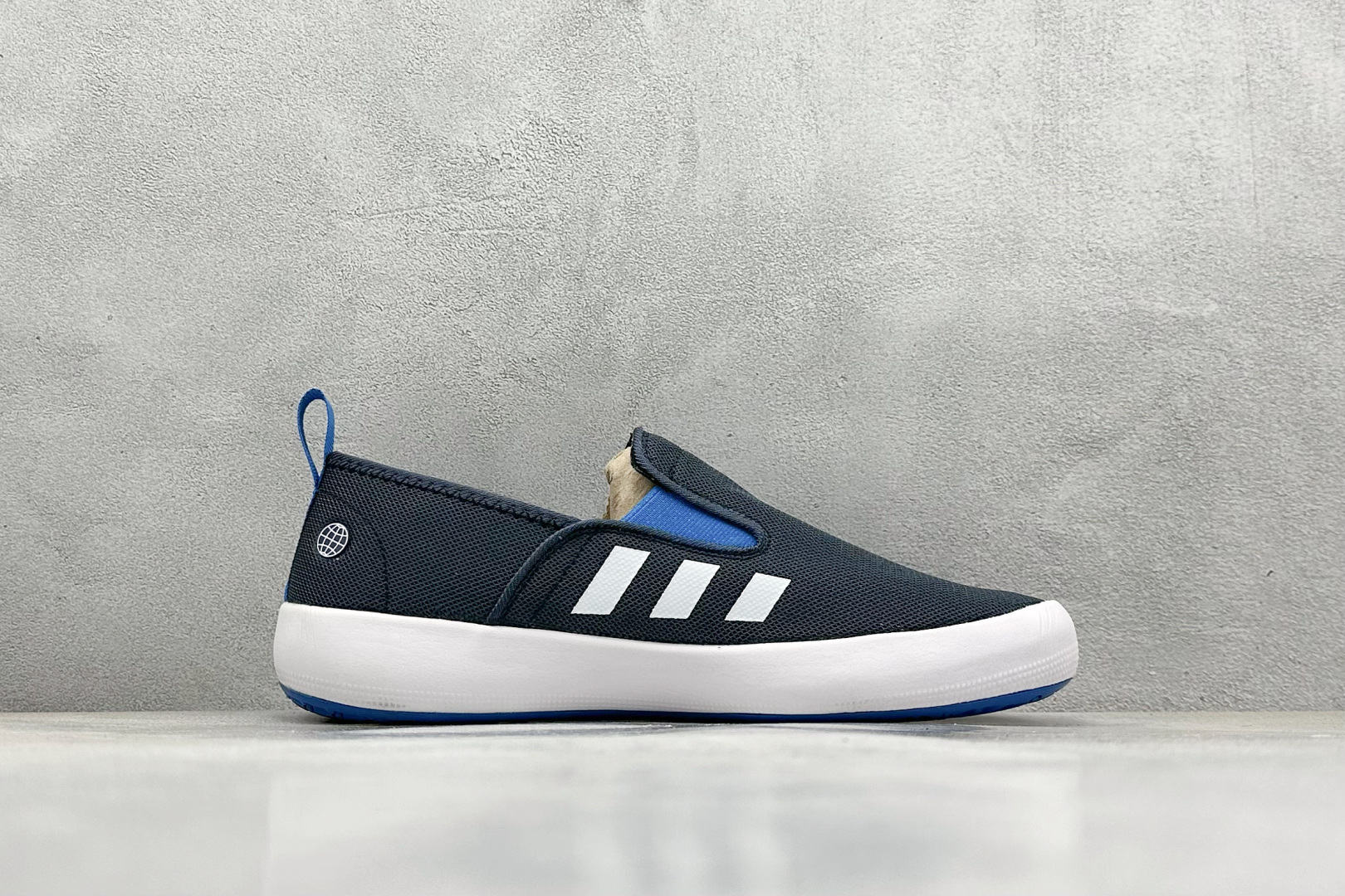  
AD TERREX  B SLIP-ON DLX
一脚蹬 网面透气 休闲百搭运动涉水鞋 

货号：I
