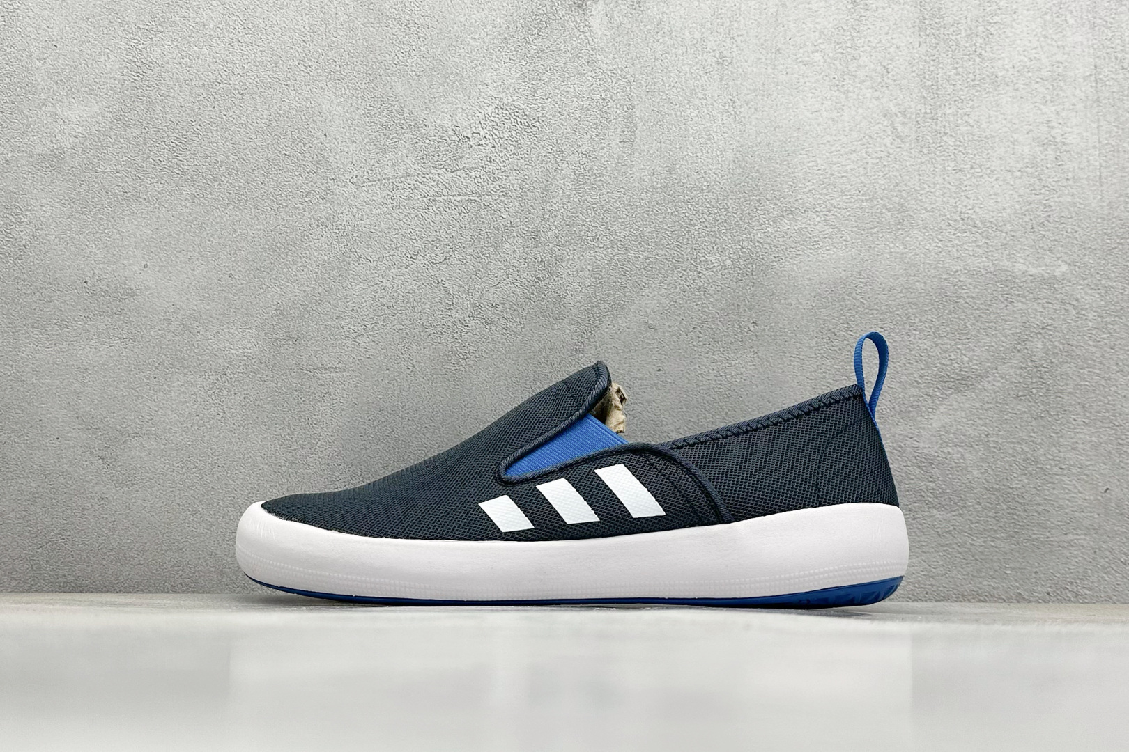  
AD TERREX  B SLIP-ON DLX
一脚蹬 网面透气 休闲百搭运动涉水鞋 

货号：I