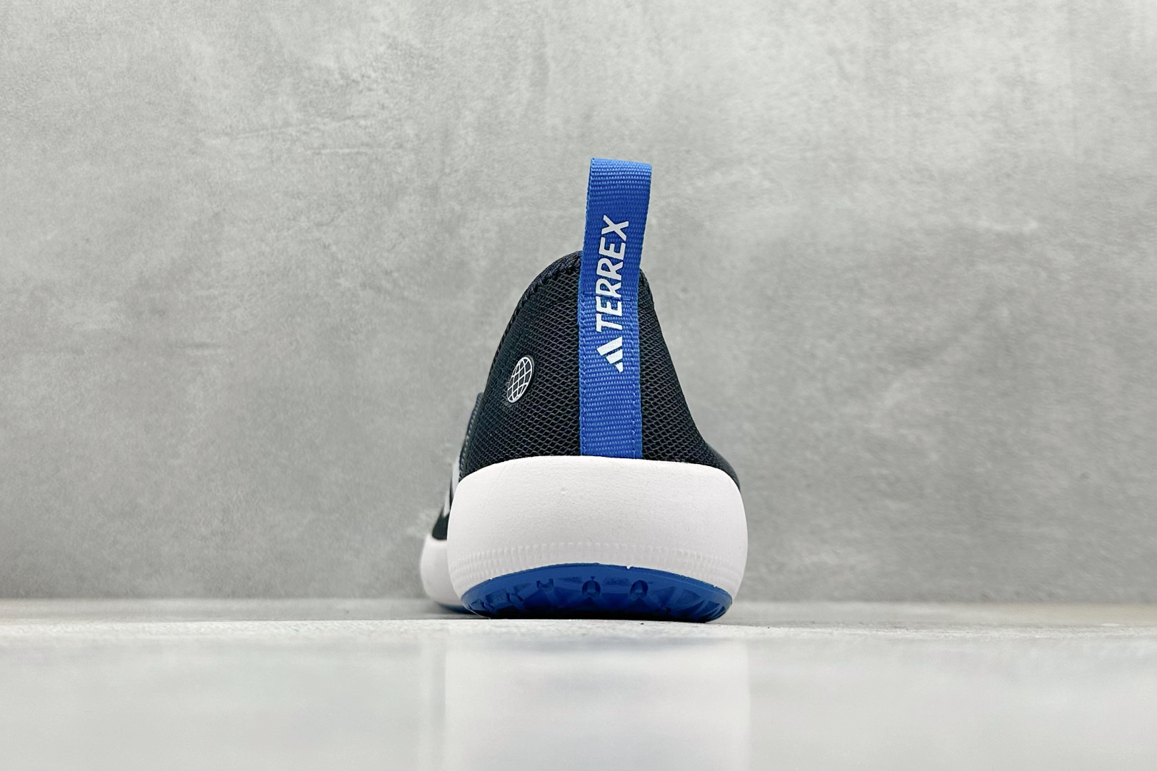 
AD TERREX  B SLIP-ON DLX
一脚蹬 网面透气 休闲百搭运动涉水鞋 

货号：I