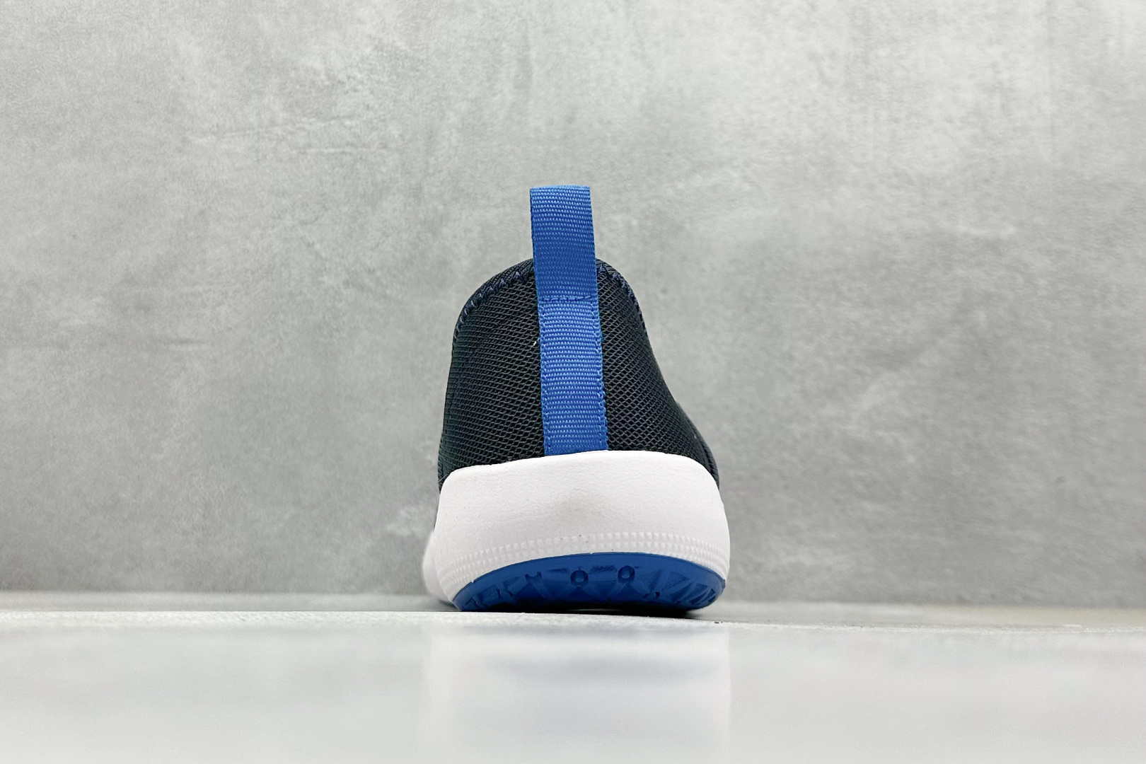  
AD TERREX  B SLIP-ON DLX
一脚蹬 网面透气 休闲百搭运动涉水鞋 

货号：A