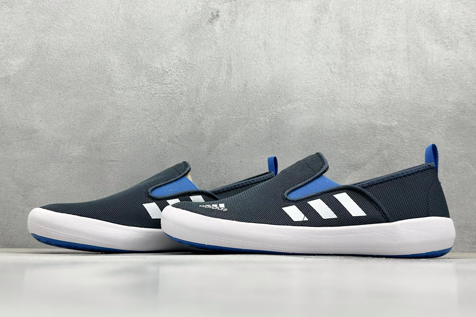  
AD TERREX  B SLIP-ON DLX
一脚蹬 网面透气 休闲百搭运动涉水鞋 

货号：A