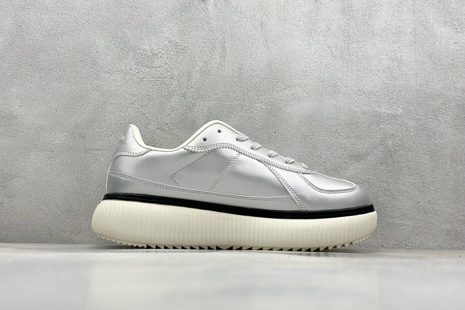  
Onitsuka Tiger鬼塚虎 Delecity 厚底运动 耐磨 低帮 生活休闲鞋 

货号：1