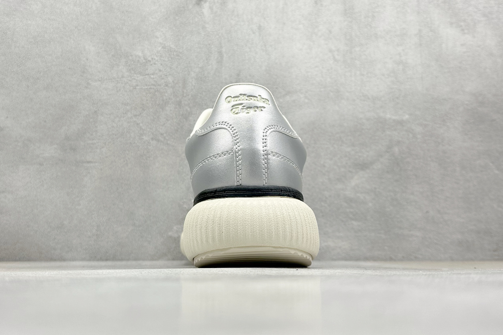  
Onitsuka Tiger鬼塚虎 Delecity 厚底运动 耐磨 低帮 生活休闲鞋 

货号：1