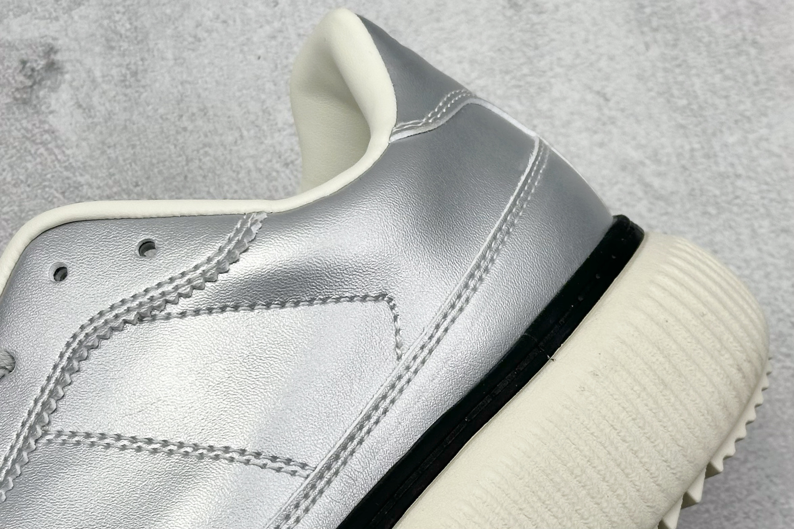  
Onitsuka Tiger鬼塚虎 Delecity 厚底运动 耐磨 低帮 生活休闲鞋 

货号：1