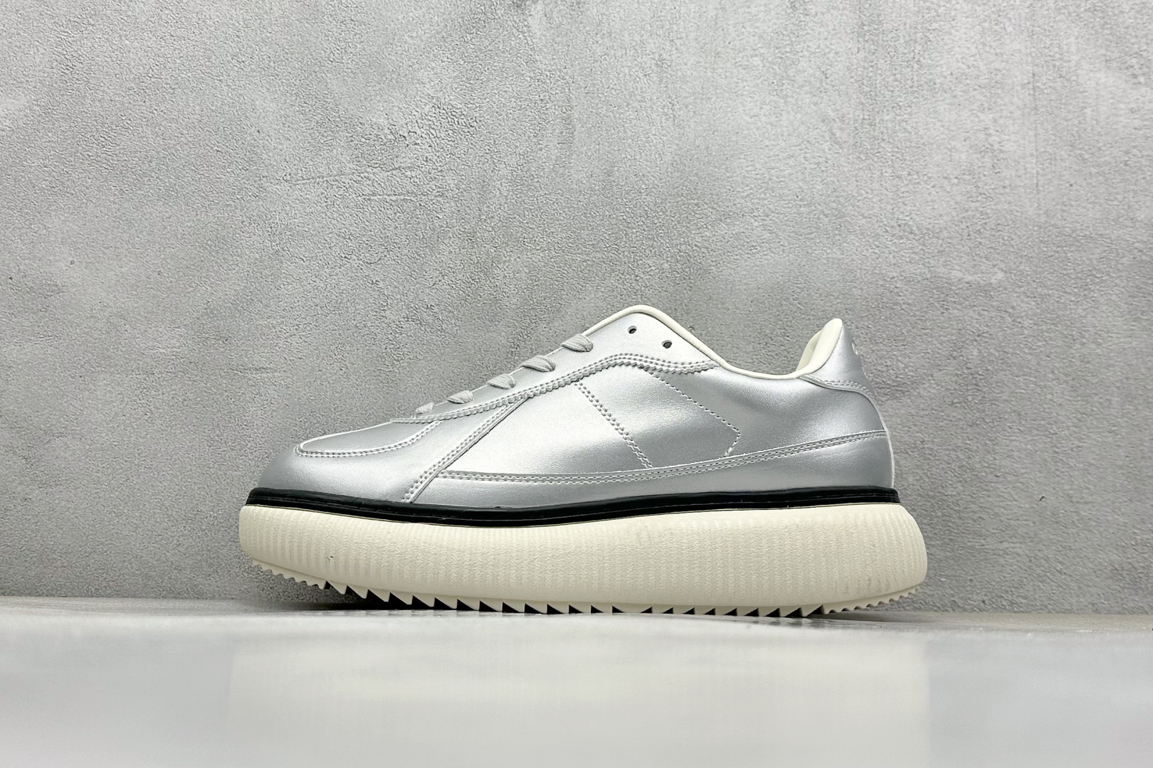  
Onitsuka Tiger鬼塚虎 Delecity 厚底运动 耐磨 低帮 生活休闲鞋 

货号：1