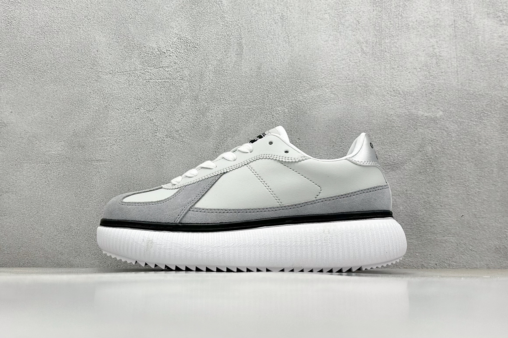  
Onitsuka Tiger鬼塚虎 Delecity 厚底运动 耐磨 低帮 生活休闲鞋 

货号：1