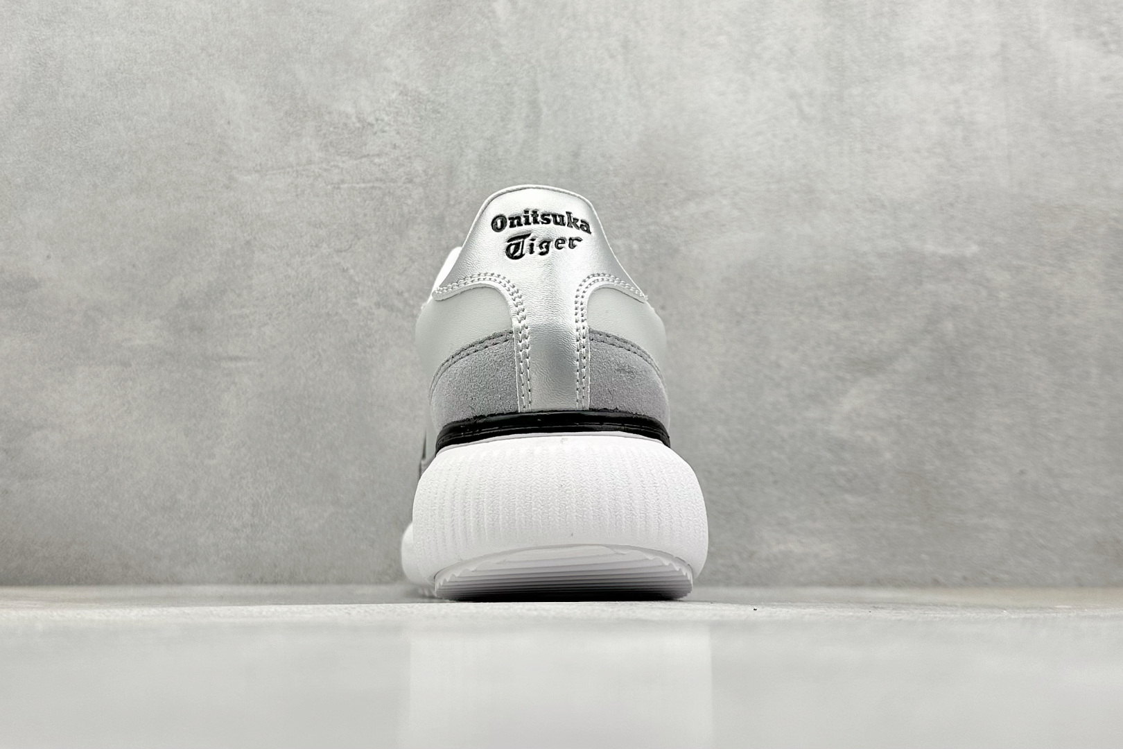  
Onitsuka Tiger鬼塚虎 Delecity 厚底运动 耐磨 低帮 生活休闲鞋 

货号：1