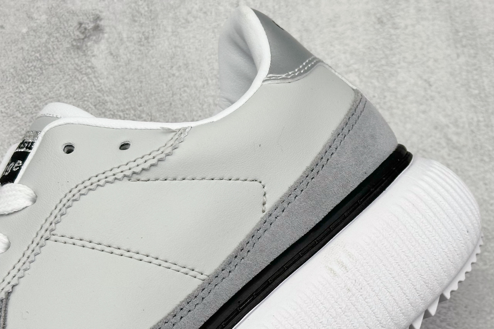  
Onitsuka Tiger鬼塚虎 Delecity 厚底运动 耐磨 低帮 生活休闲鞋 

货号：1