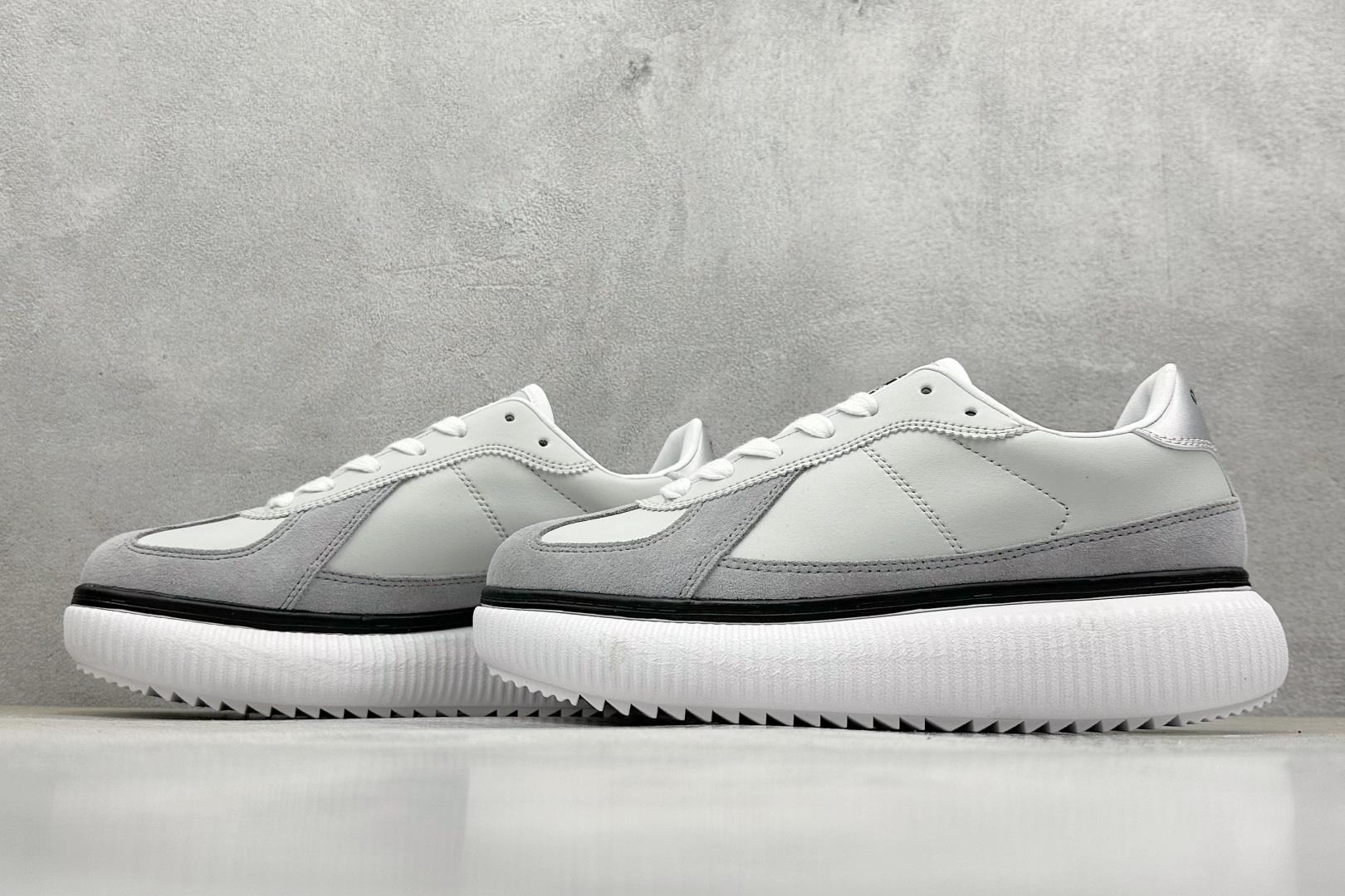  
Onitsuka Tiger鬼塚虎 Delecity 厚底运动 耐磨 低帮 生活休闲鞋 

货号：1